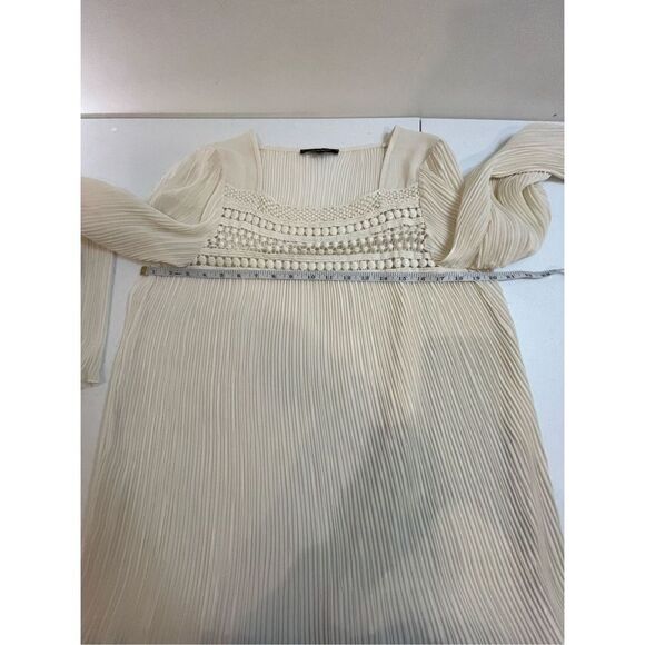 Nanette Lepore women’s size 8 pleated long sleeve blouse Creme - Picture 3 of 5